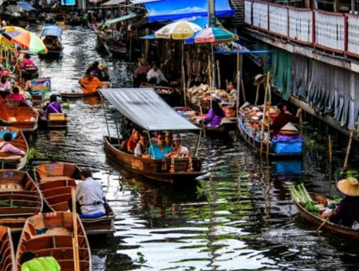 Damnoen saduak floating market
